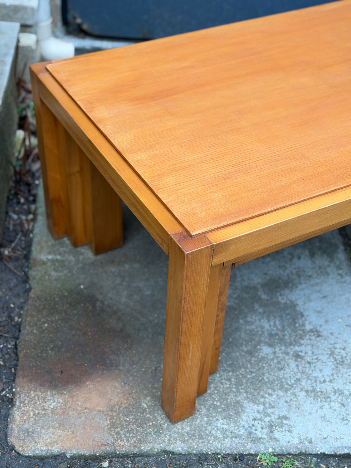 Vintage coffee table in solid elm from the 1970s.