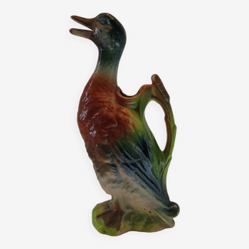 Duck slip pitcher