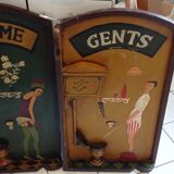 Anciens panneaux bois relief indication toilettes gents et femme