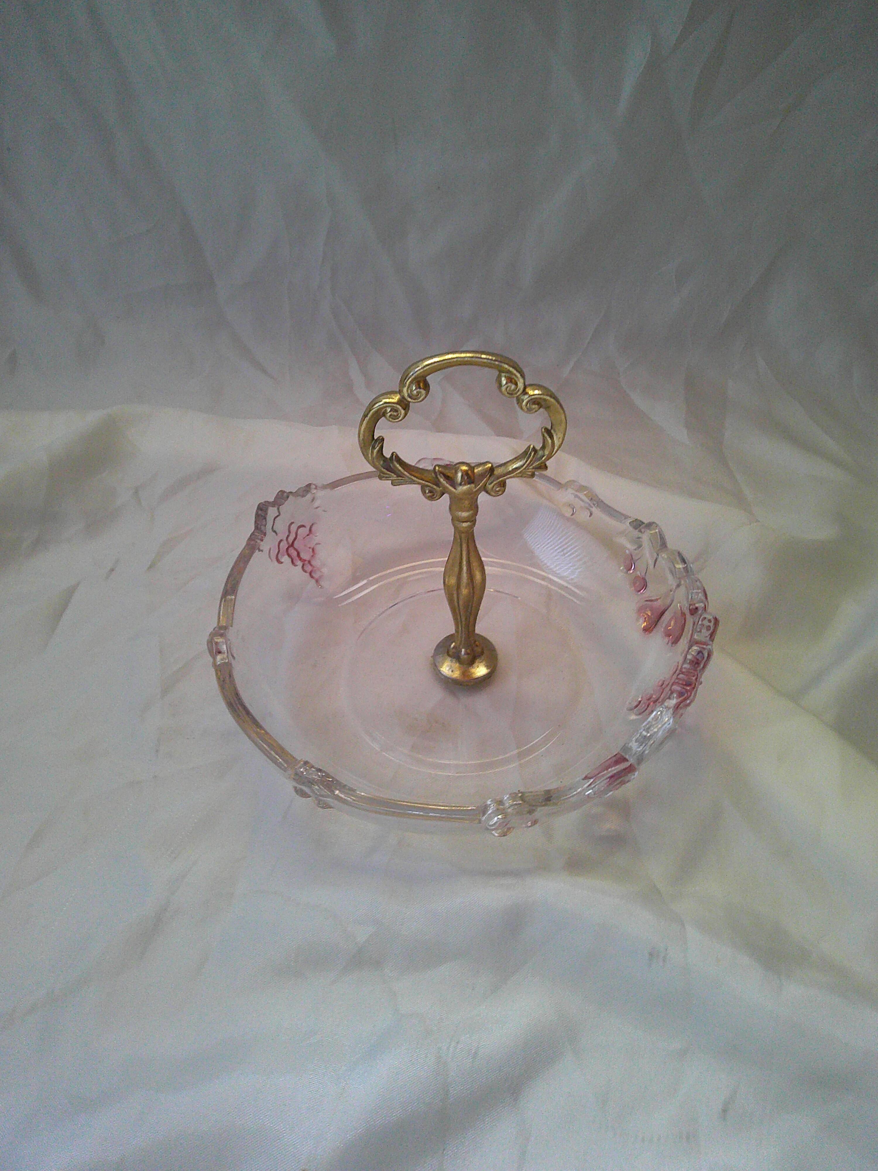 Glass cake stand