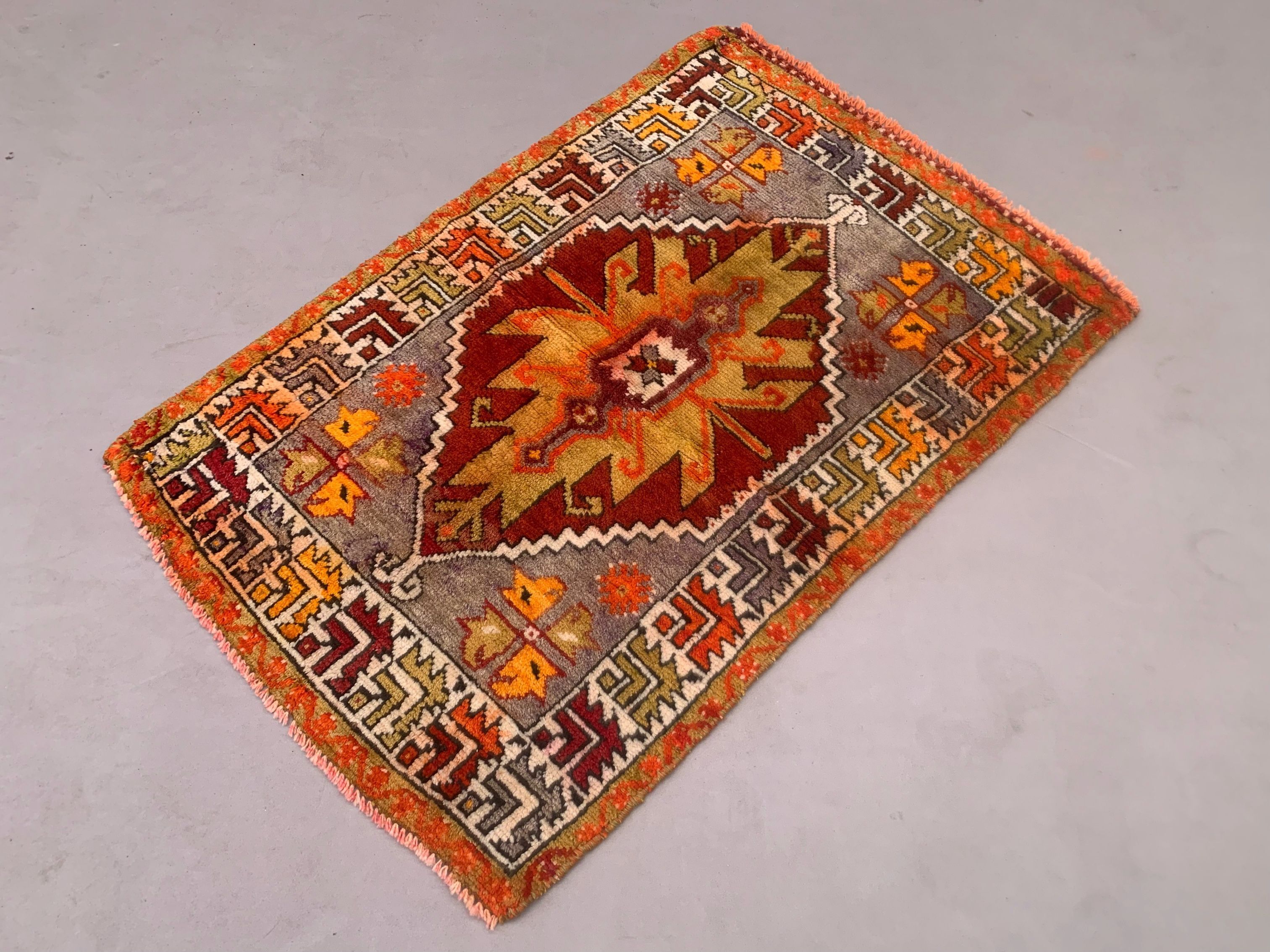 Old turkish Oushak rug 125x84 cm vintage carpet