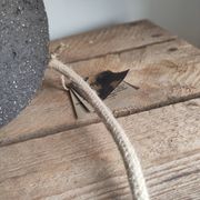 Lampe à poser en grès et jute naturelle