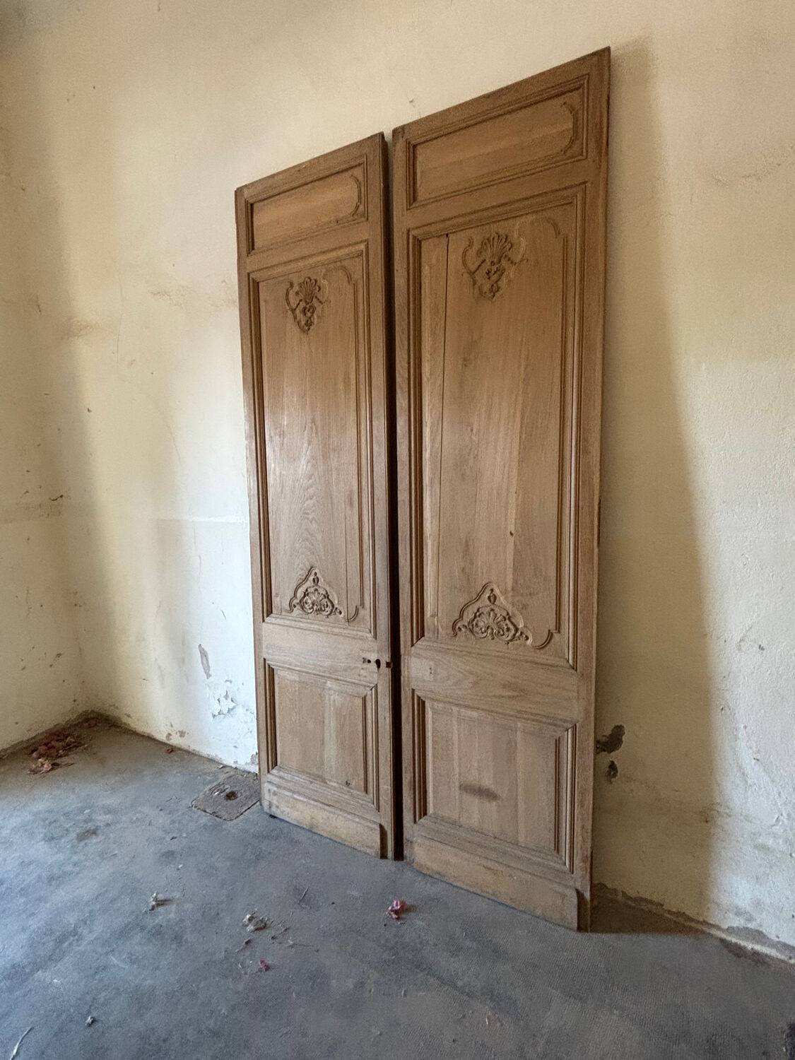 Double doors in solid oak