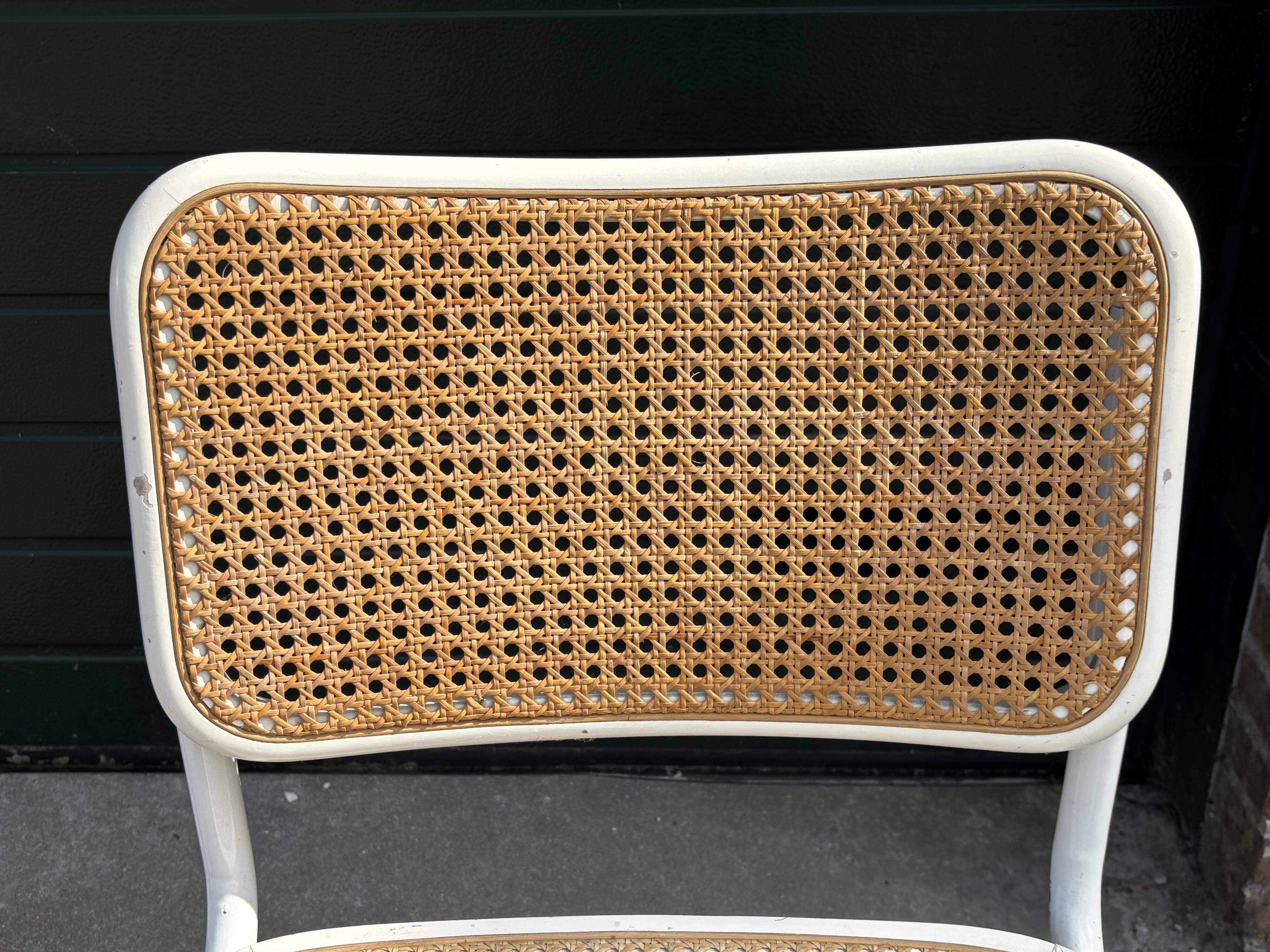 Set of 4 Cesca b32 model chairs in white dining chair