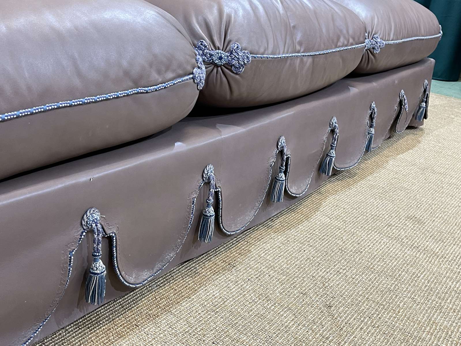 3-seater leather sofa made in the 70s