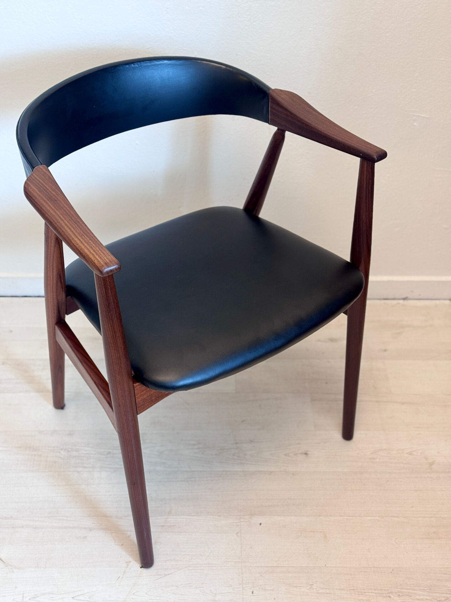 vintage stoel model 213 TH Harlev Farstrup Møbler 1958