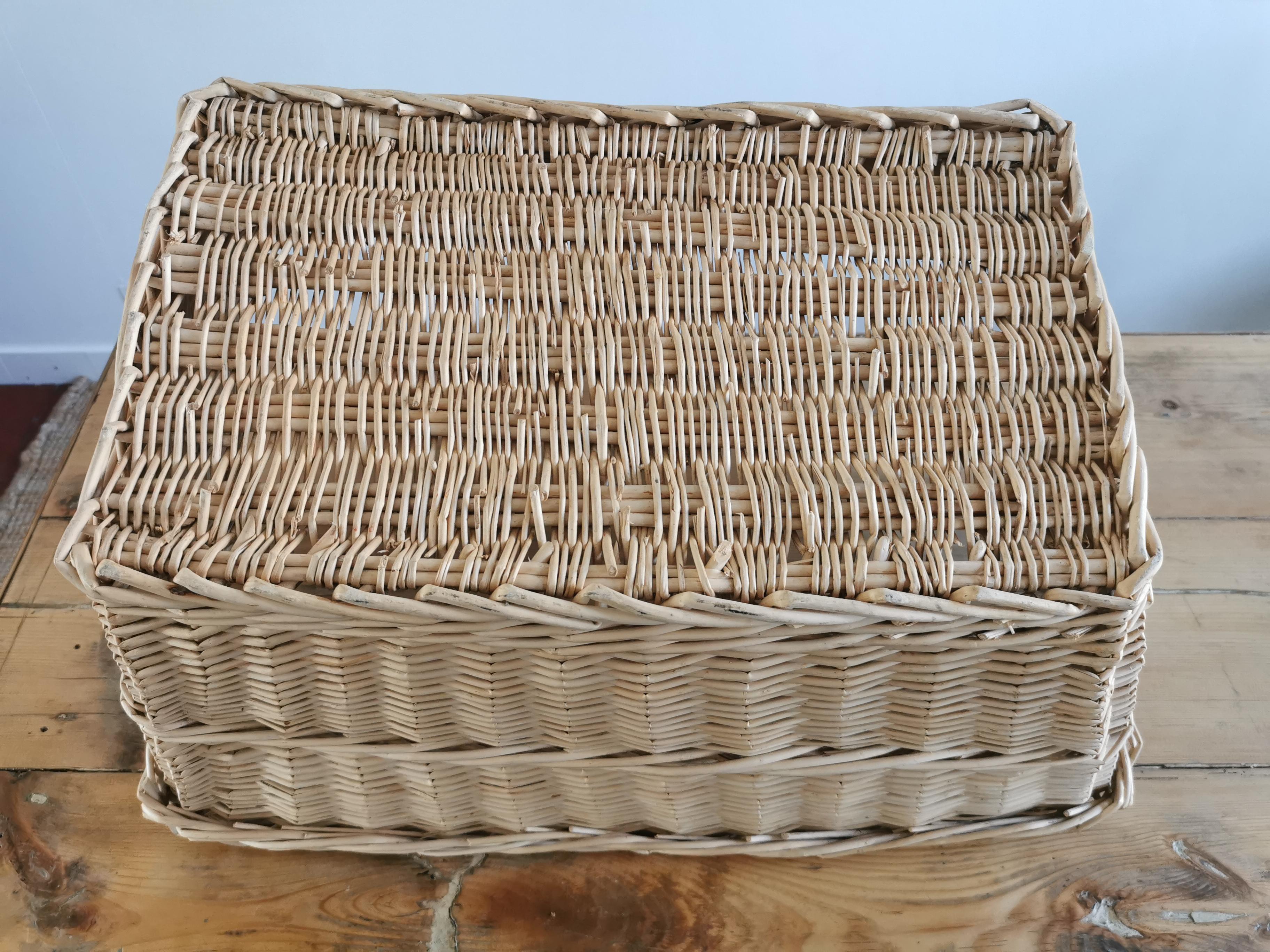 Wicker pan