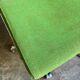 Chaise de bureau en tissu vert et métal chromé