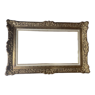 Frame in gilded carved wood