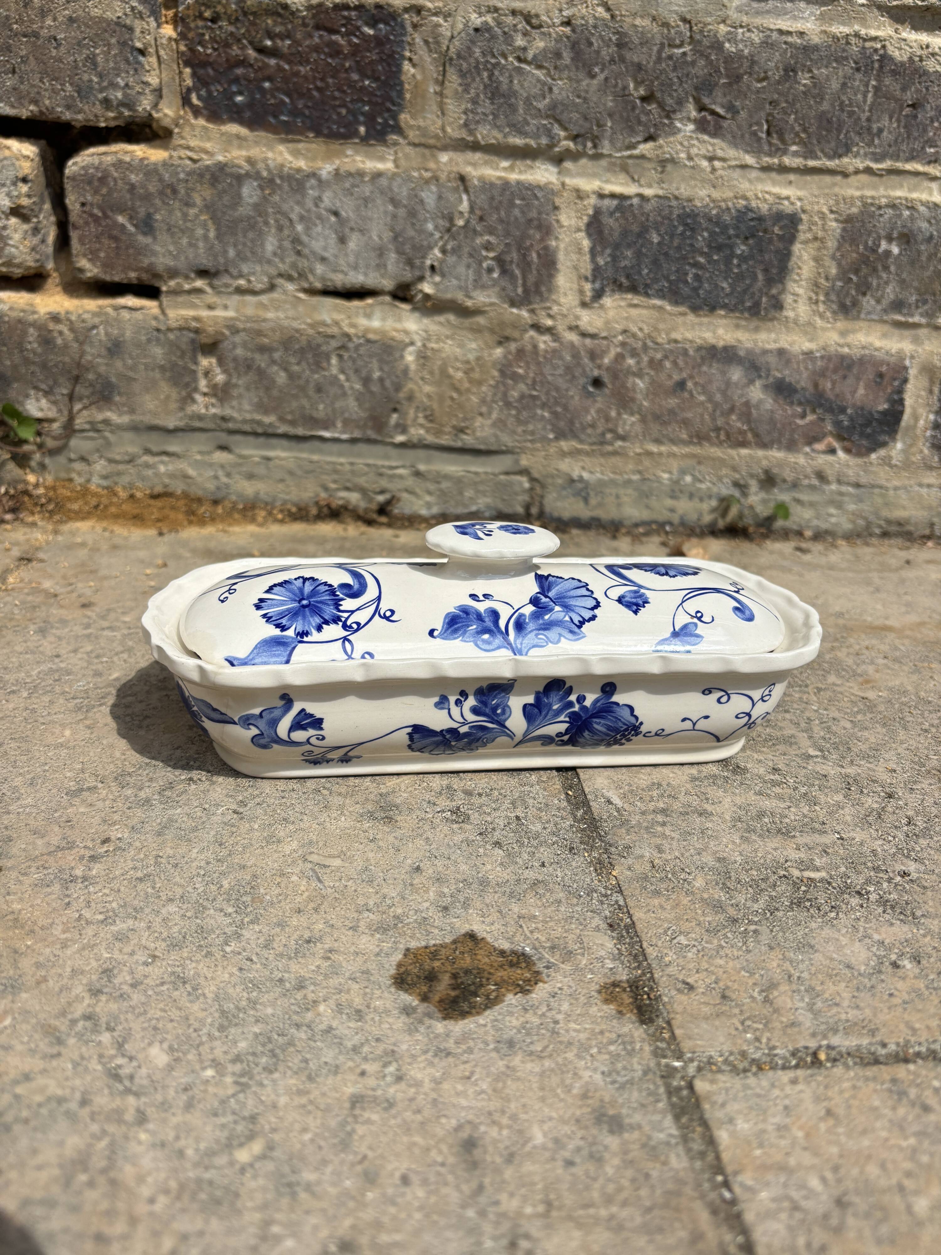 Antique butter dish in earthenware, blue and white floral decoration.