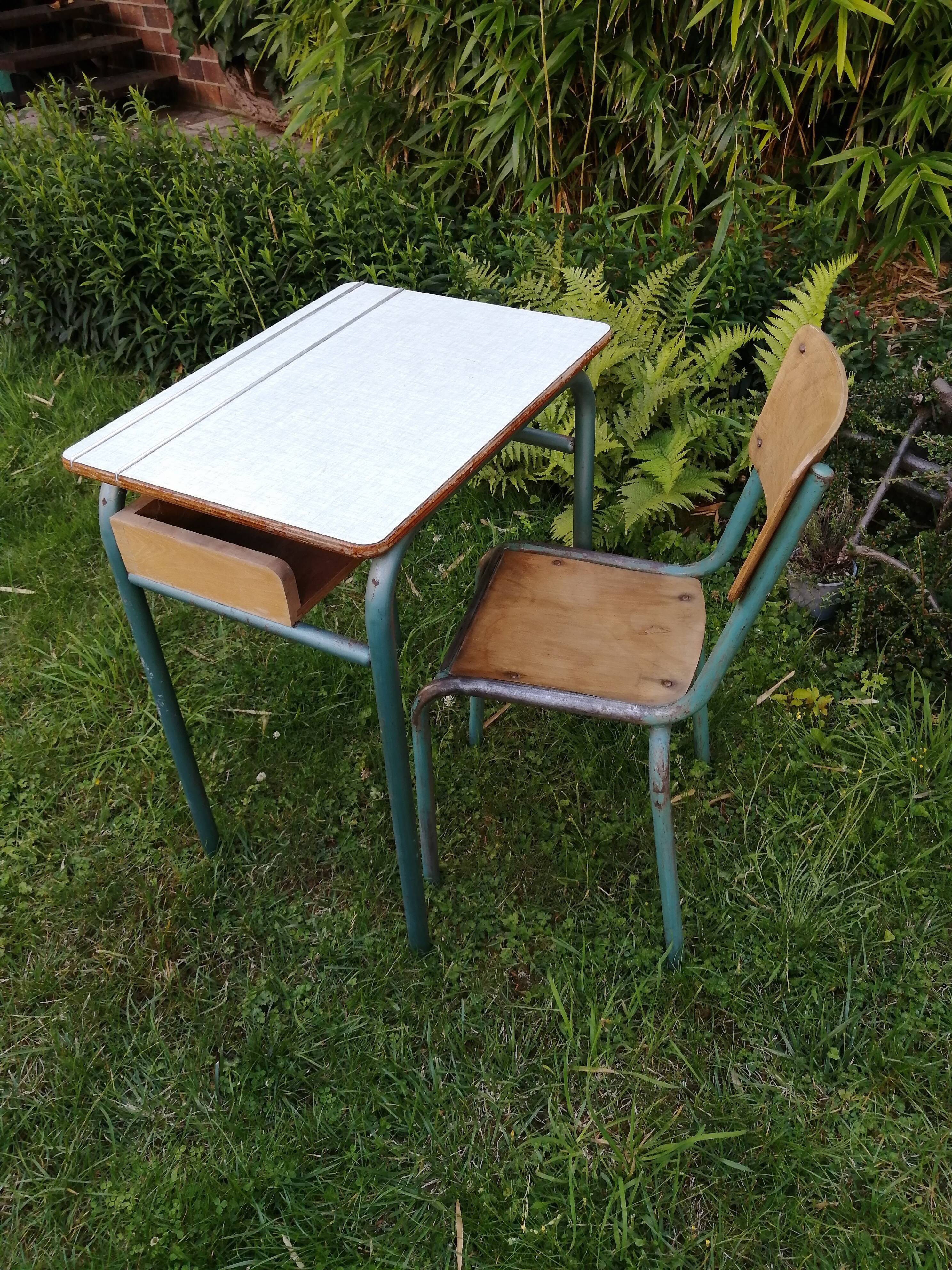 Bureau d´écolier taille adulte et sa chaise assortie