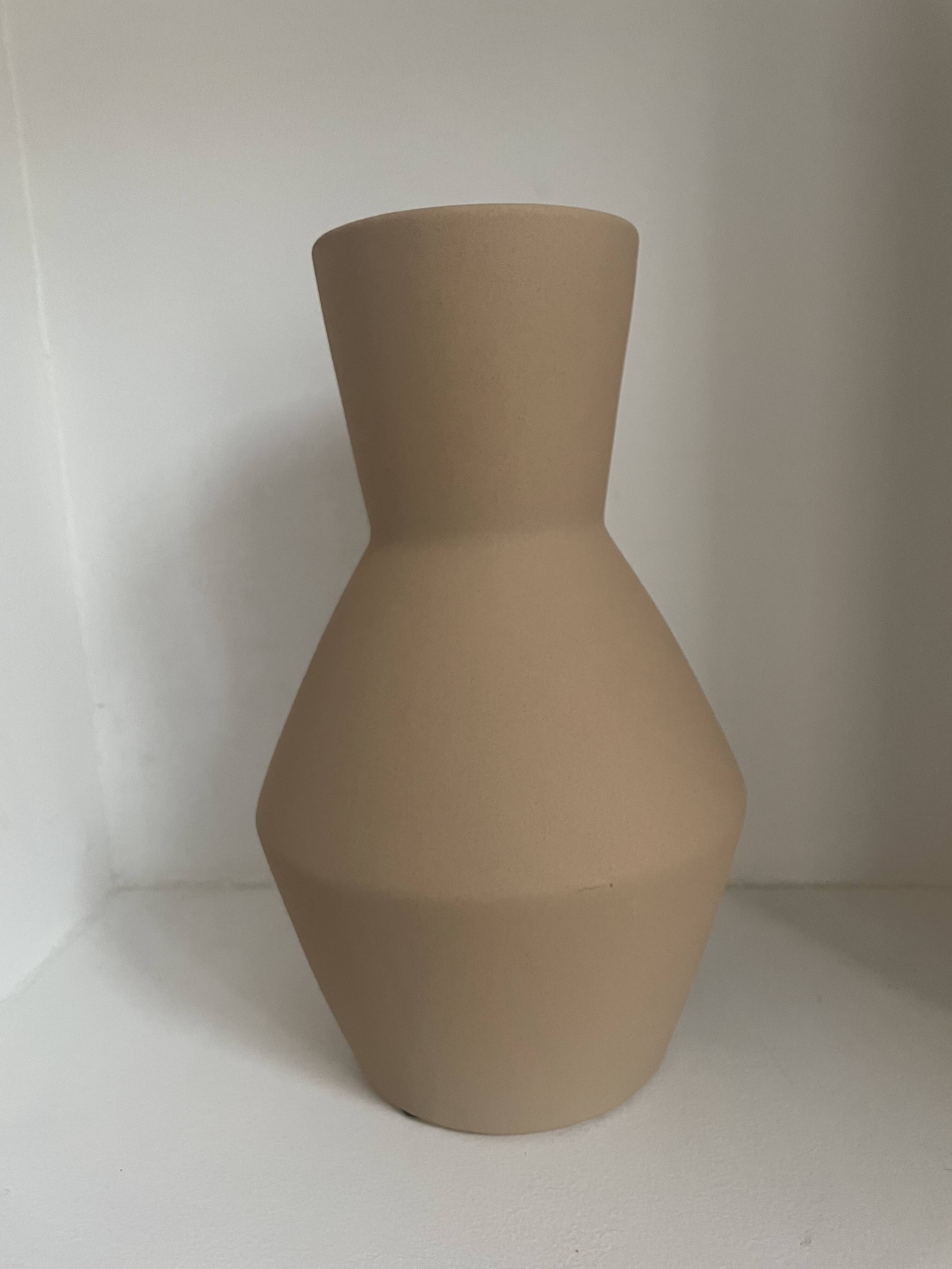 set of 8 decorative items