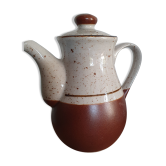 Two-tone sandstone teapot