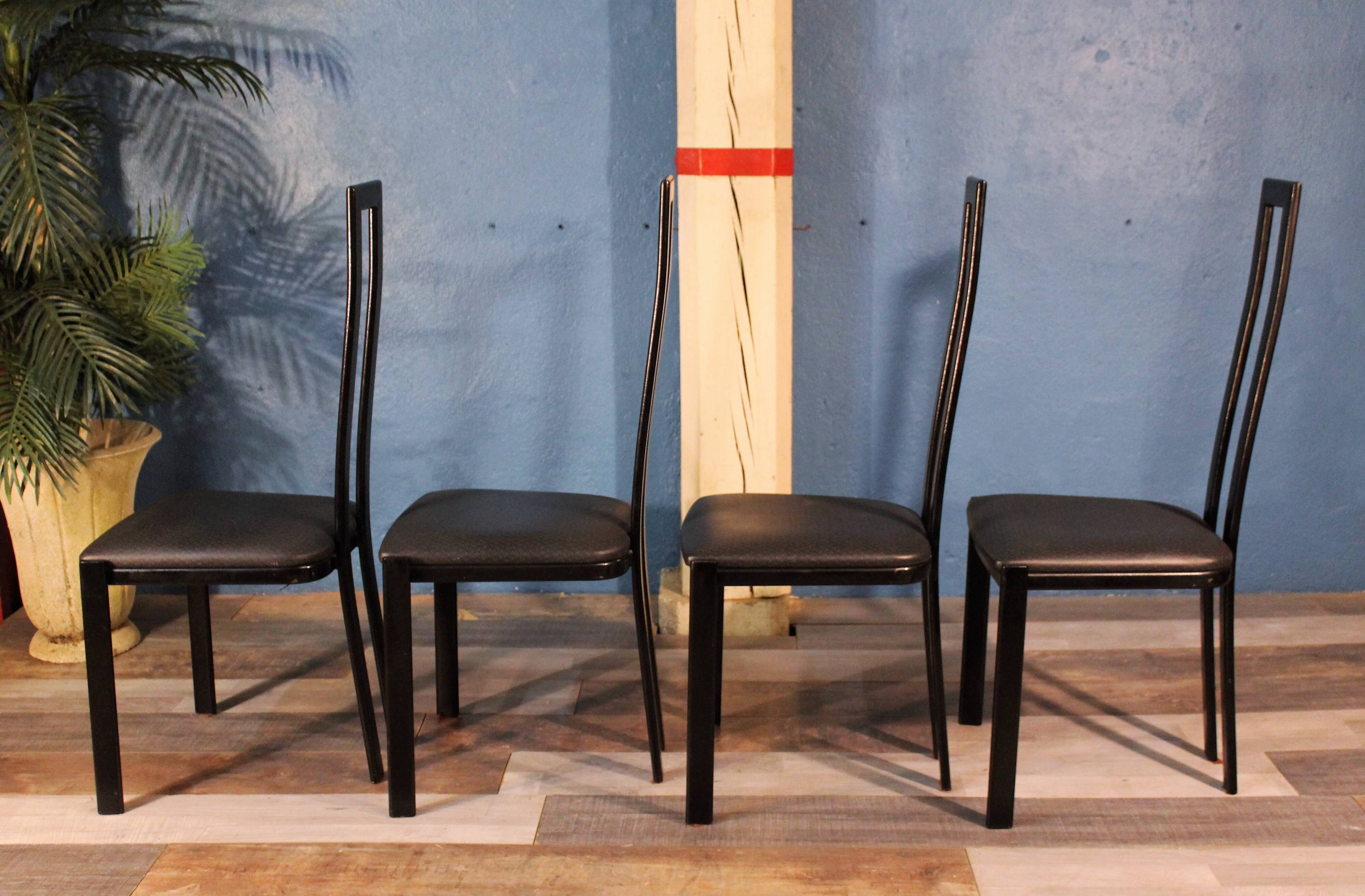 Memphis chairs Italy 1980s
