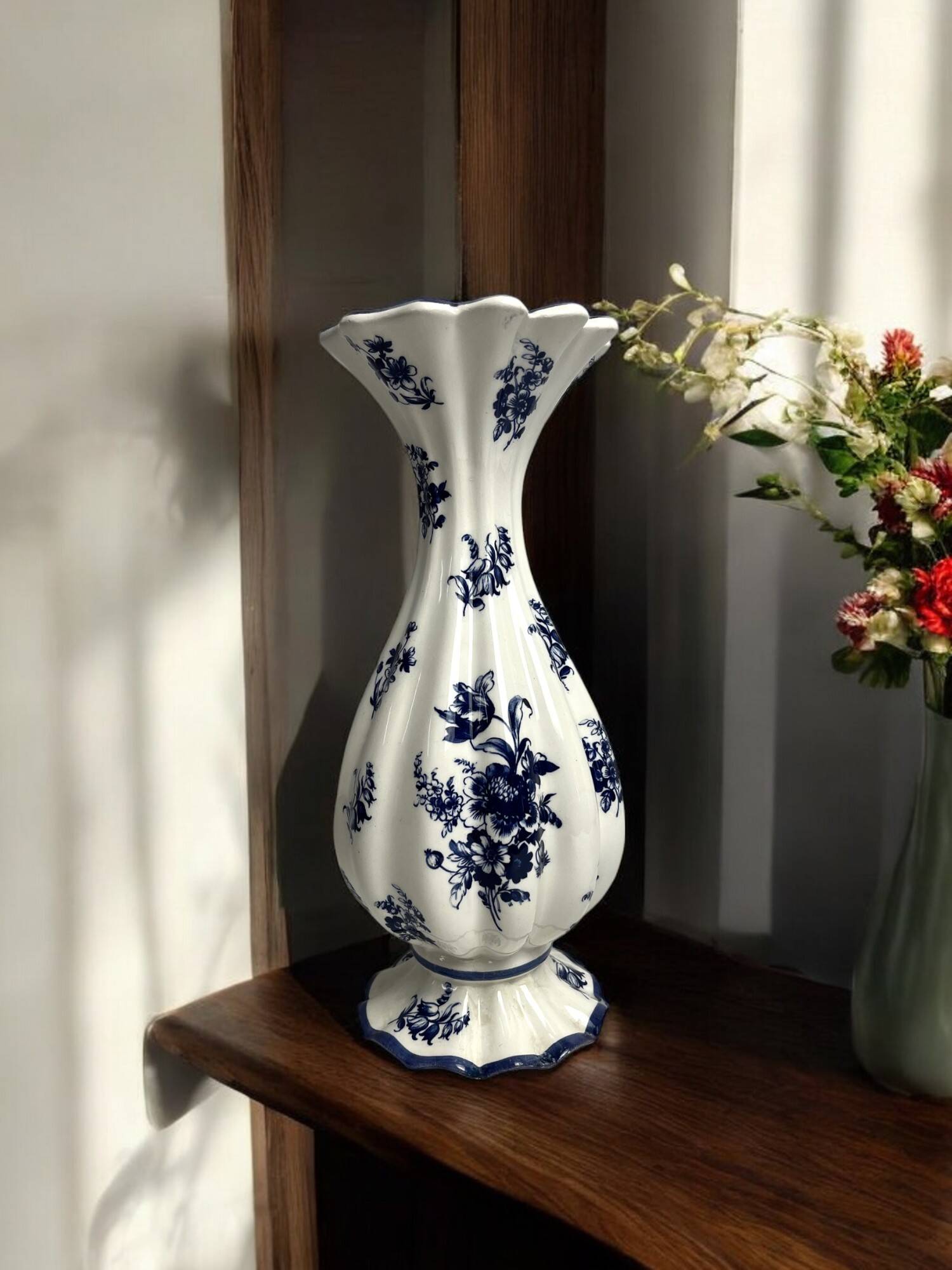Capodimonte, blue and white ruffled vase, Italy, 20th century