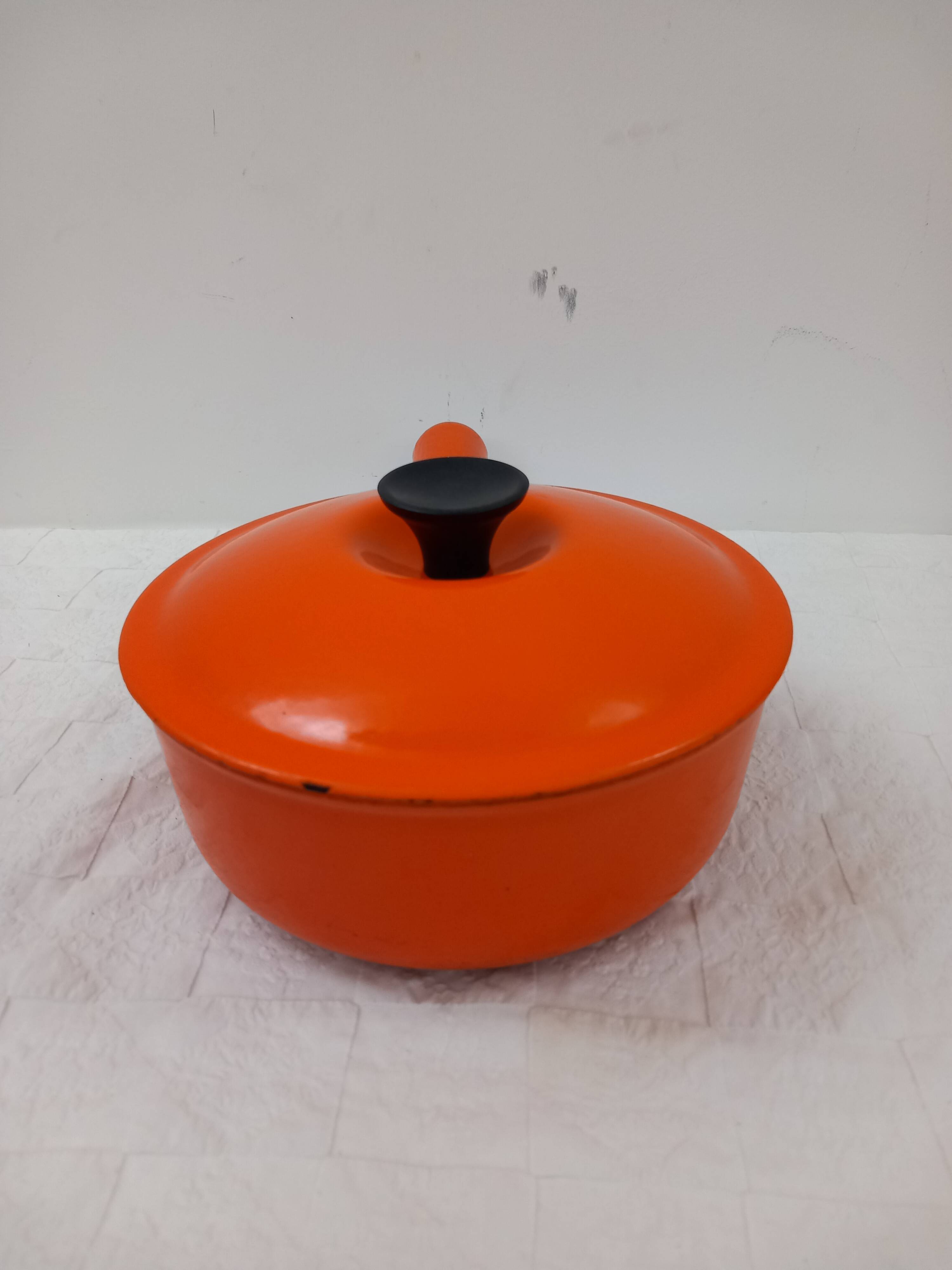 Cast iron skillet