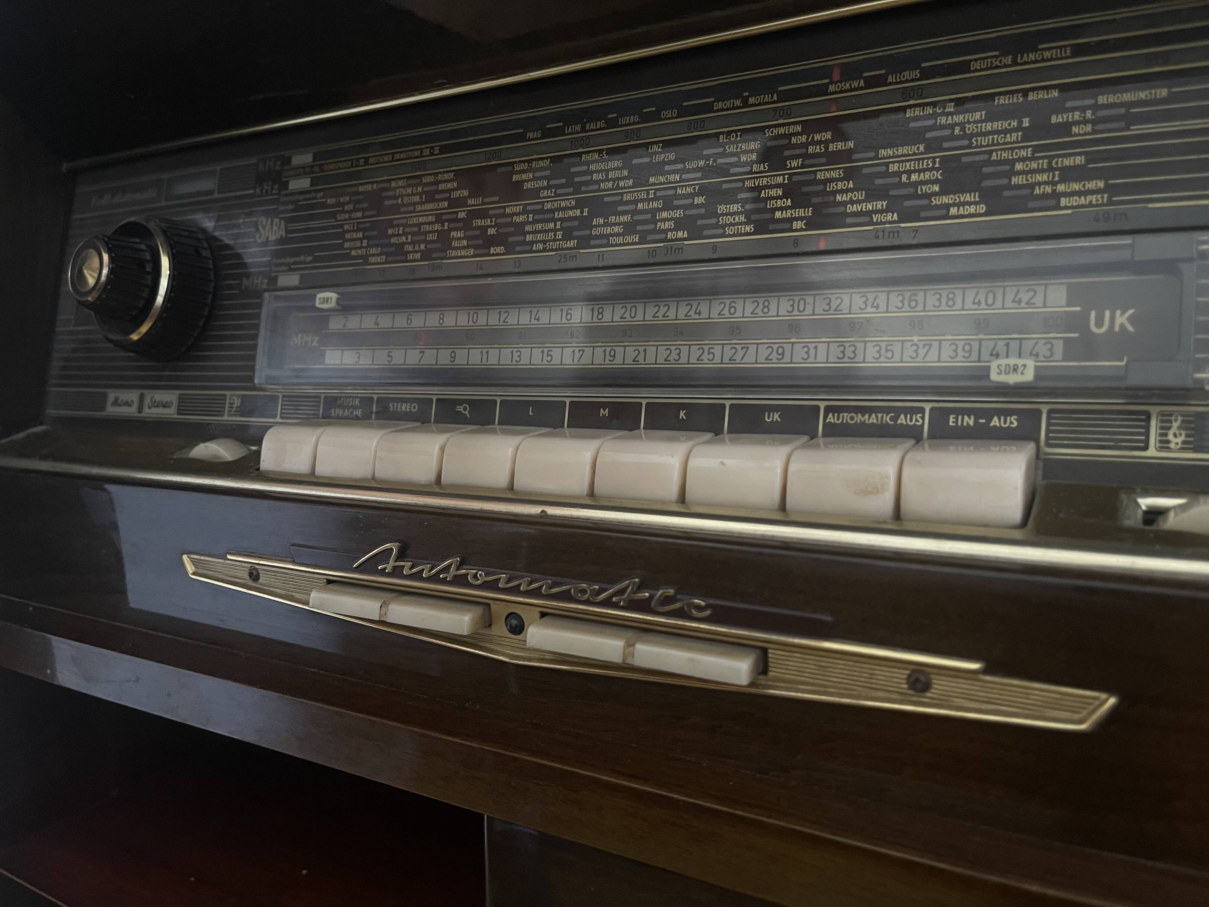 Radio cabinet/record player from the 50s/60s