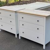 Paire de commodes scandinaves blanches en bois massif