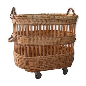 Baker's basket with wheels