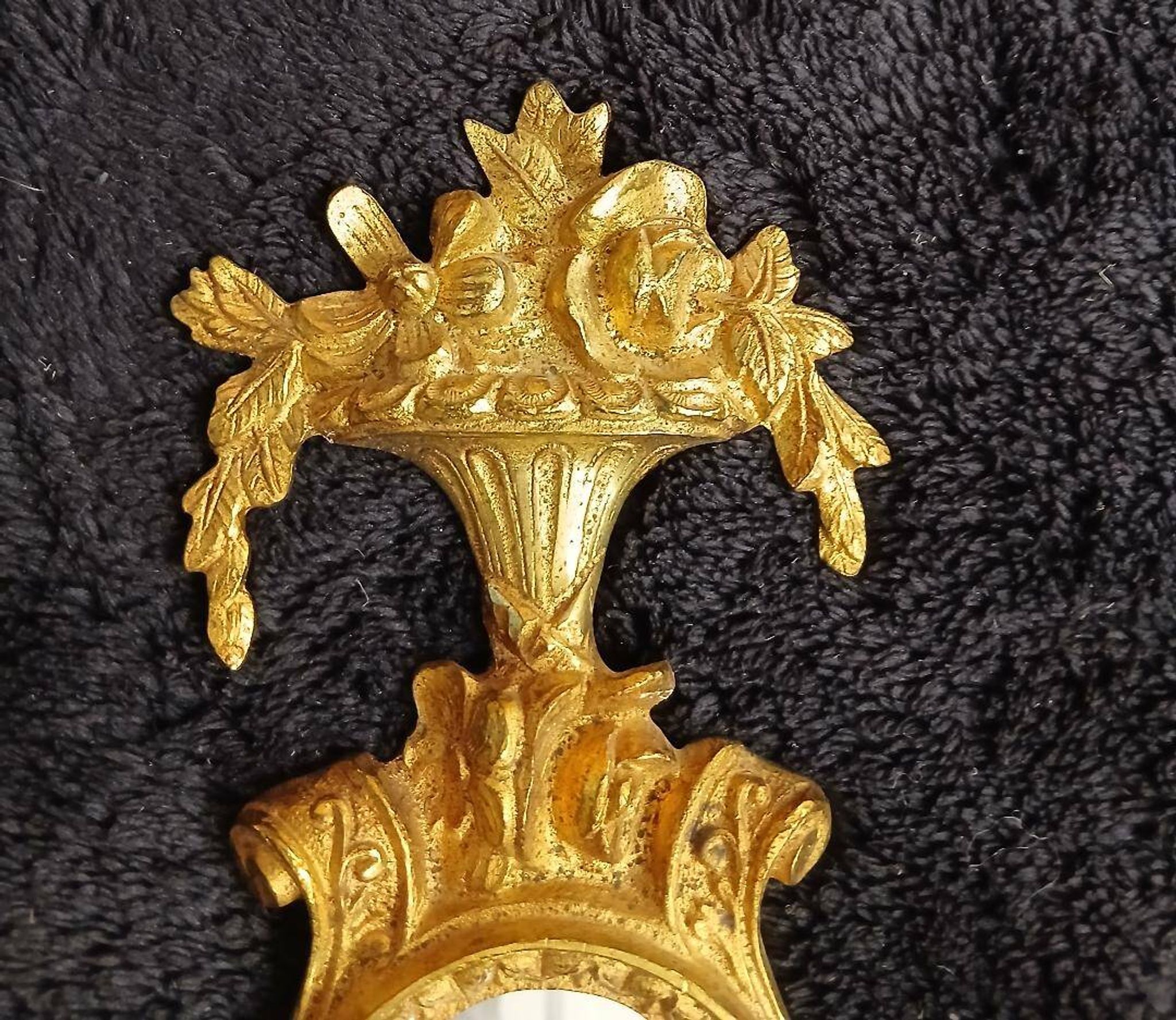 Pair of wall sconces with mirrors. Putti. Bronze. Floral Art Nouveau.