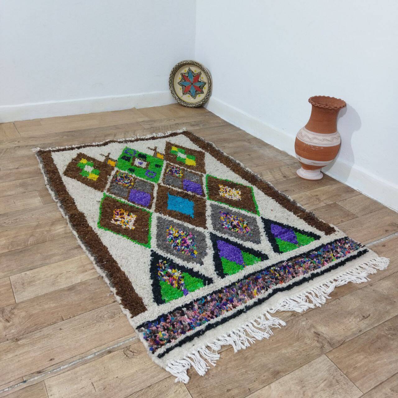 Handcrafted moroccan berber rug 178 x 114 cm