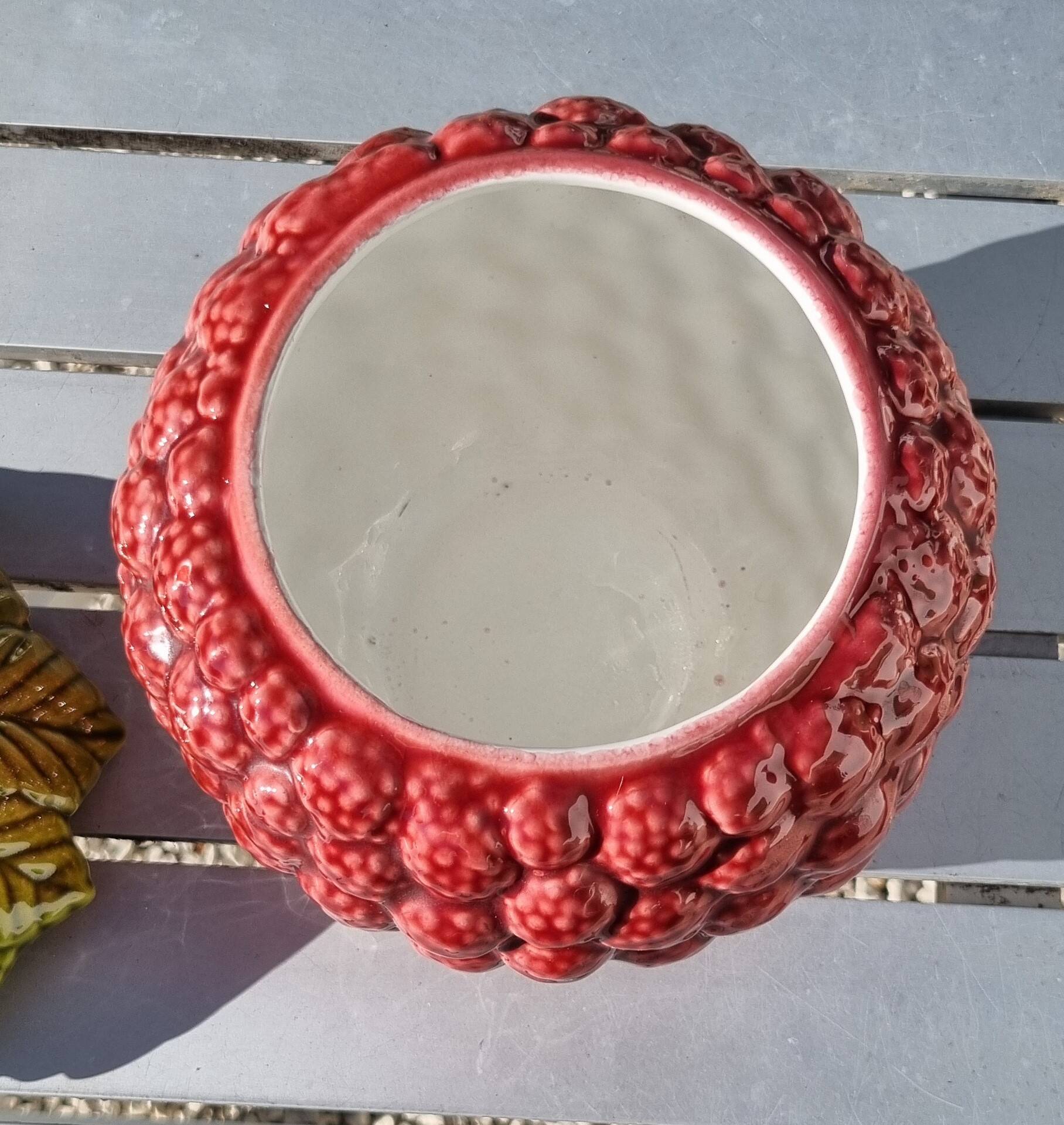 Raspberry slip pot