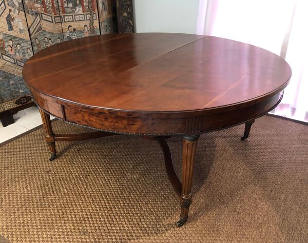 Important guéridon à pied central en acajou, laiton et bronze pouvant former une grande table de salle à manger