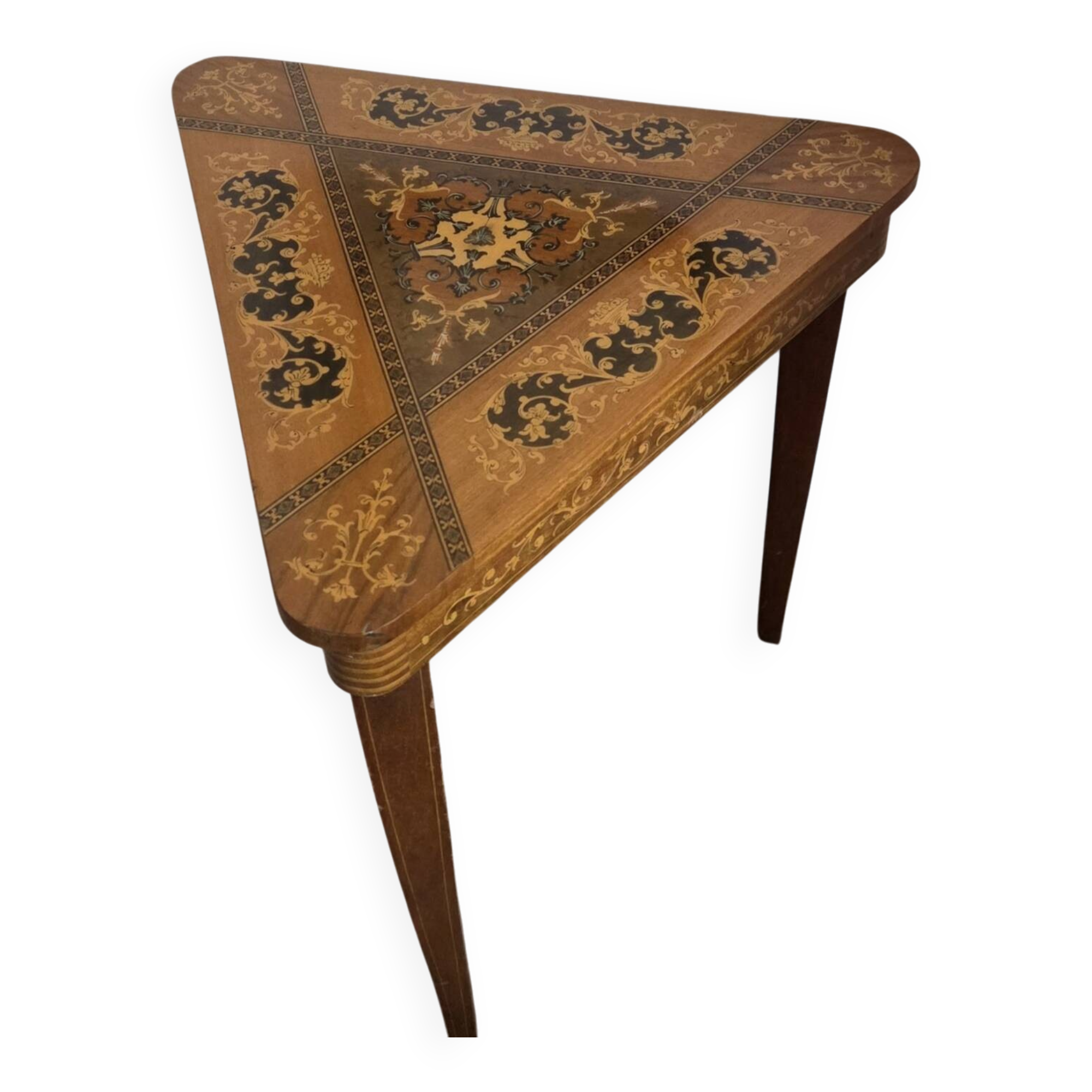 Musical table in the Sorrento style