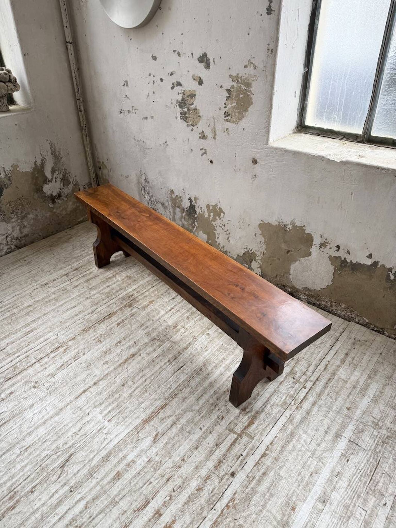 Paire de bancs noyer 1900