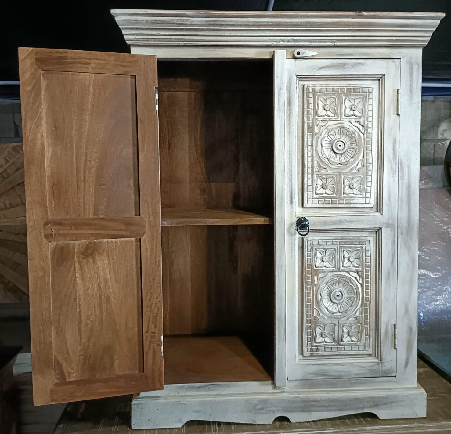 White chest of drawers