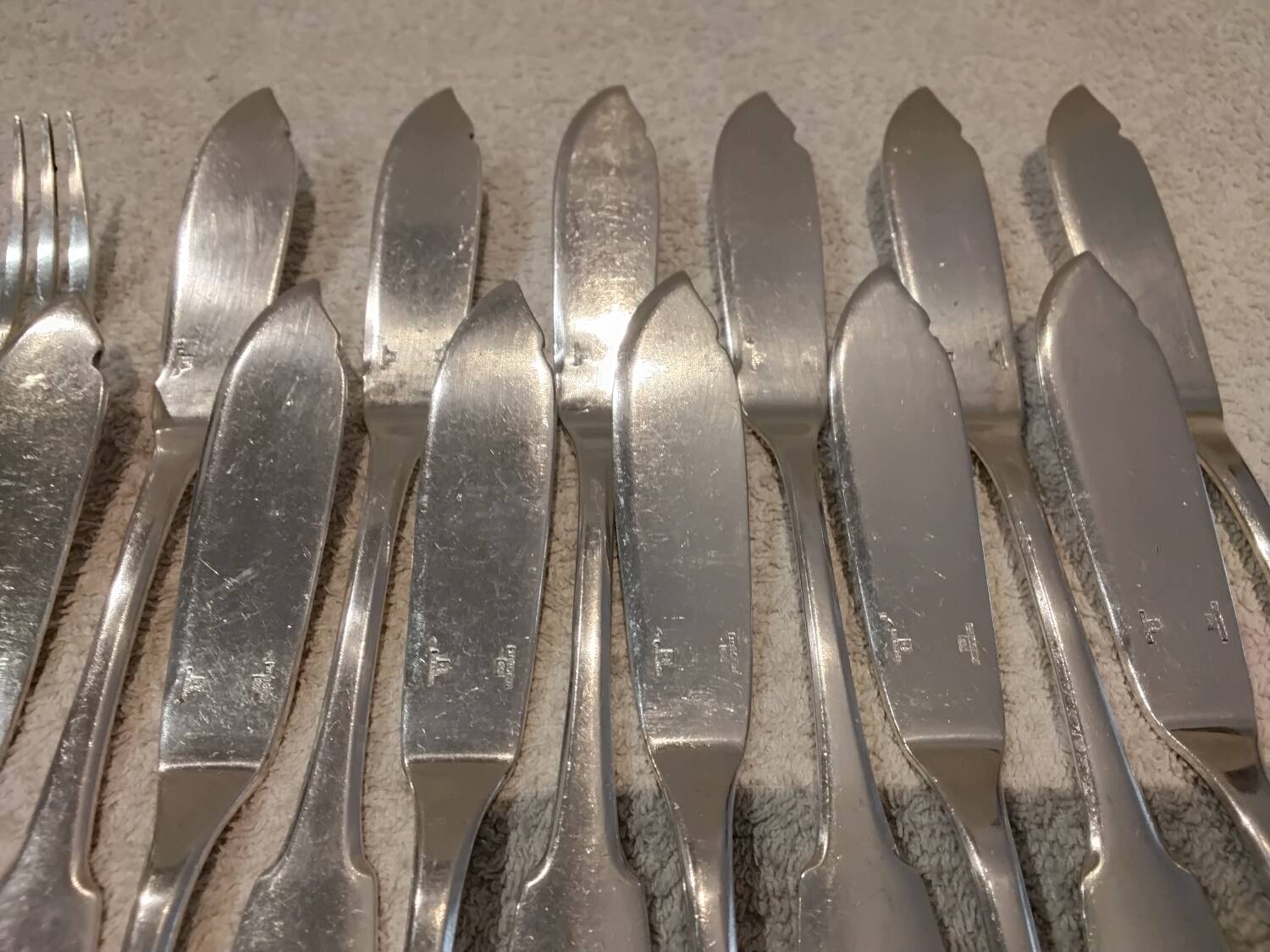 12 fish cutlery sets, 24 pieces, silver-plated metal, Christofle Cluny silversmith