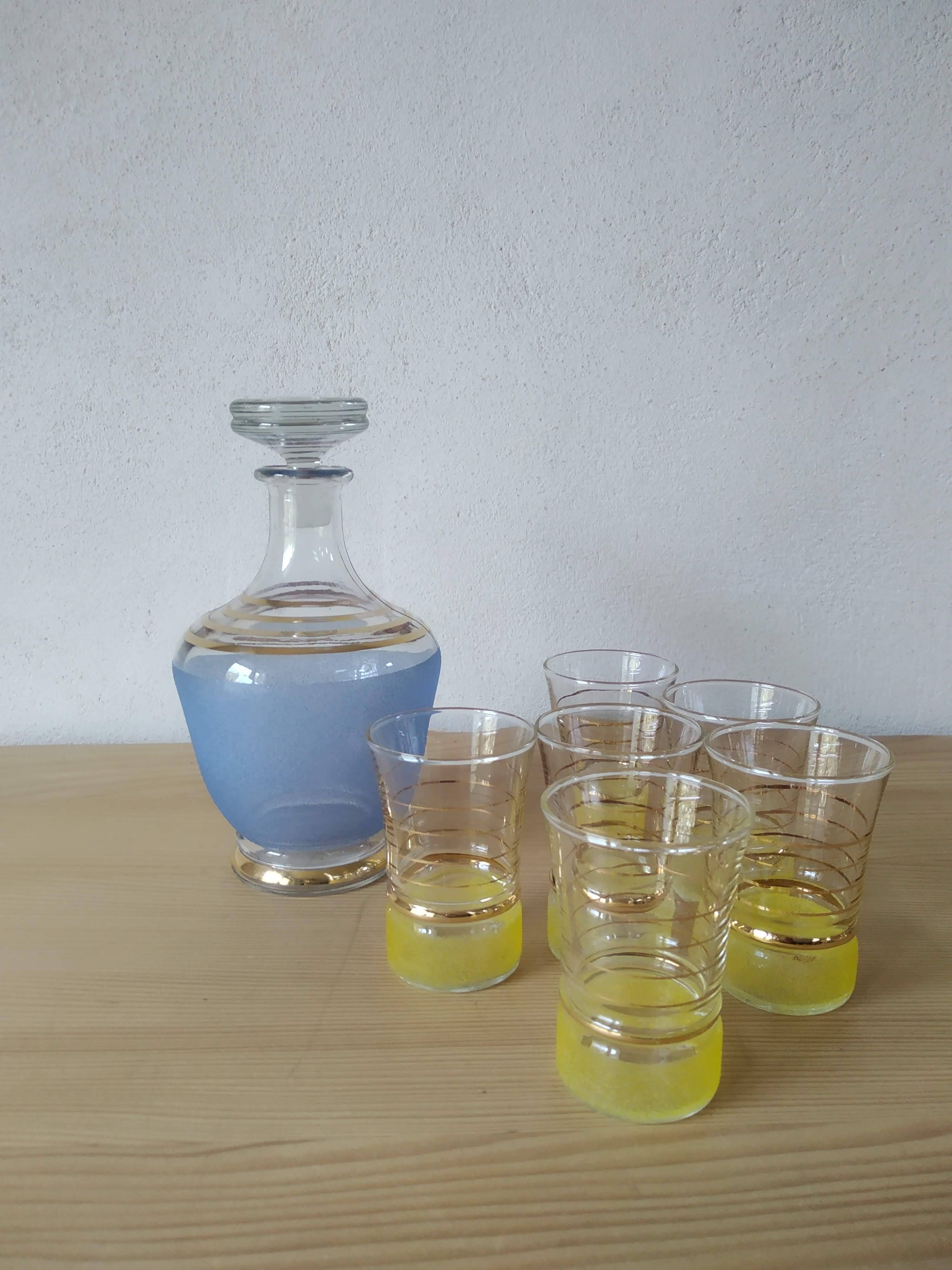 Carafe à liqueur en verre granité bleu Art Déco