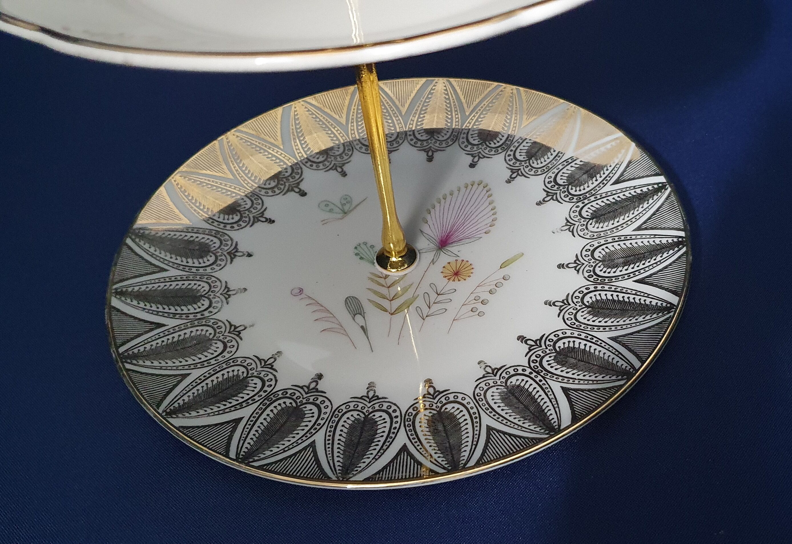 Display for cakes, fruits, aperitifs