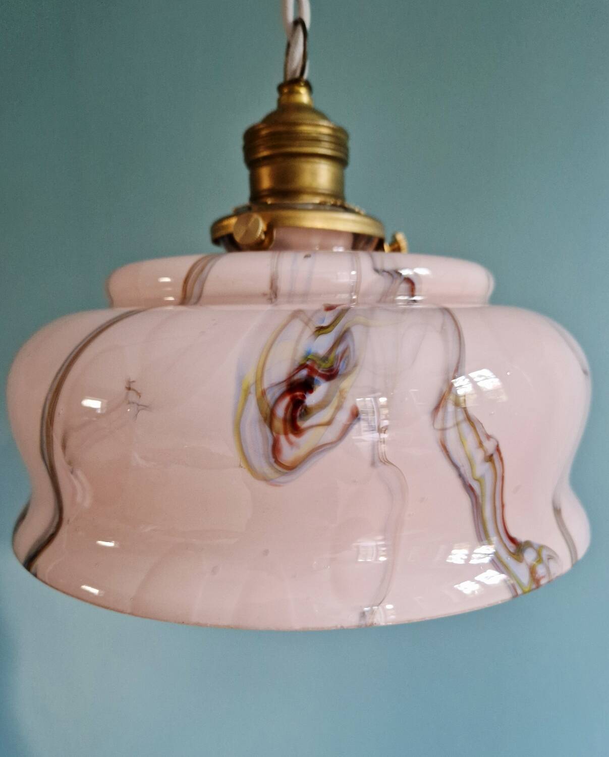 Suspension Art Déco en opaline marbrée rose, Scailmont (Belgique)