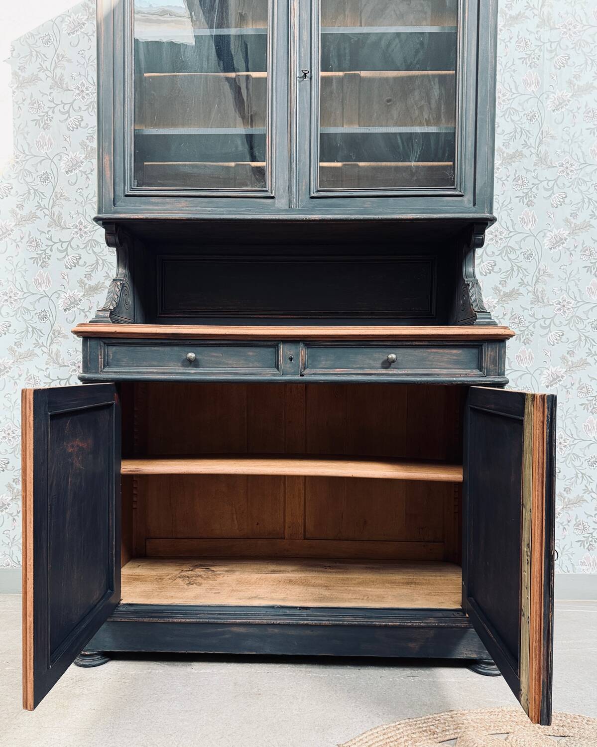 Louis-Philippe two-body dresser