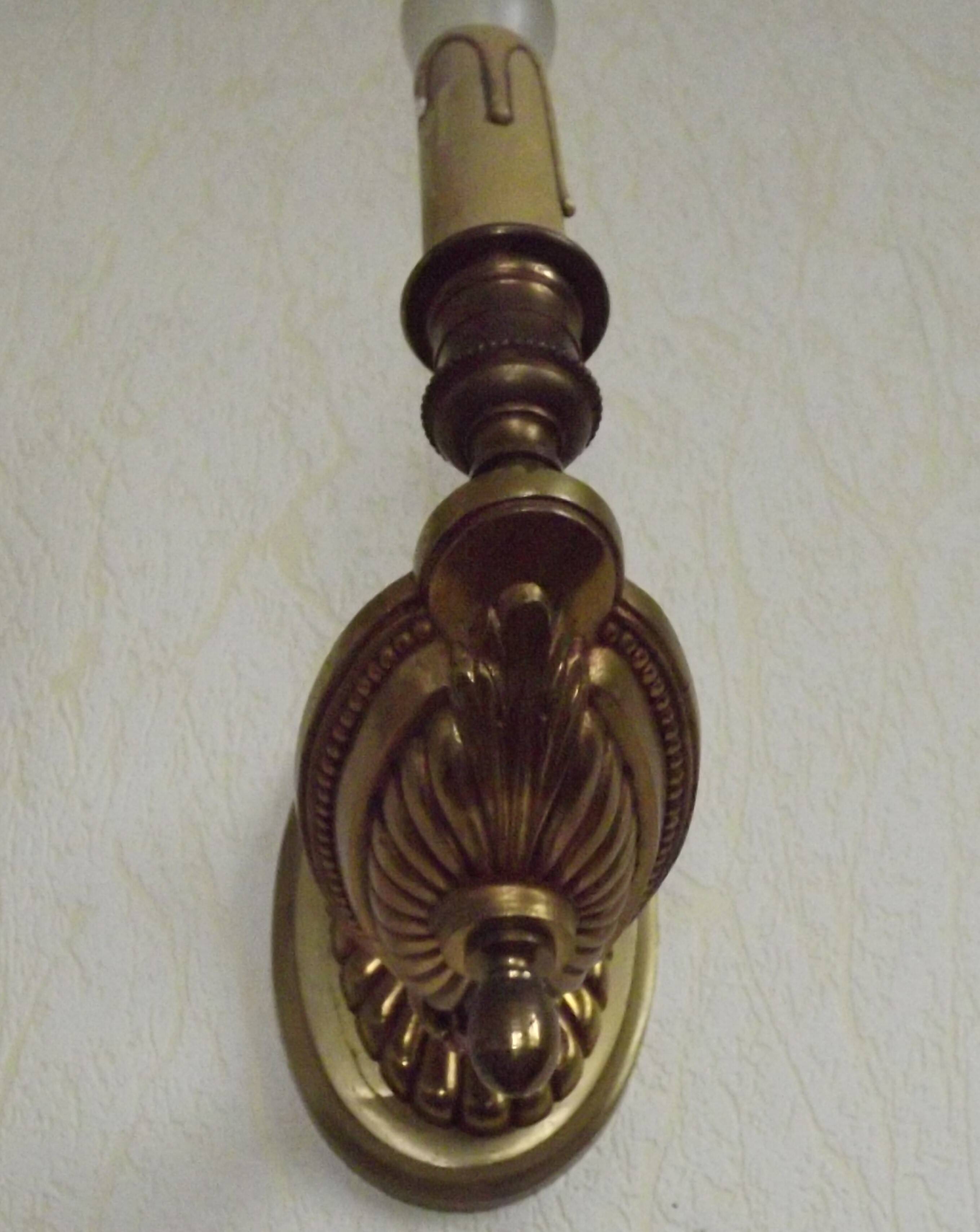 Traditional Empire wall light with eagle head in antique brass 5219