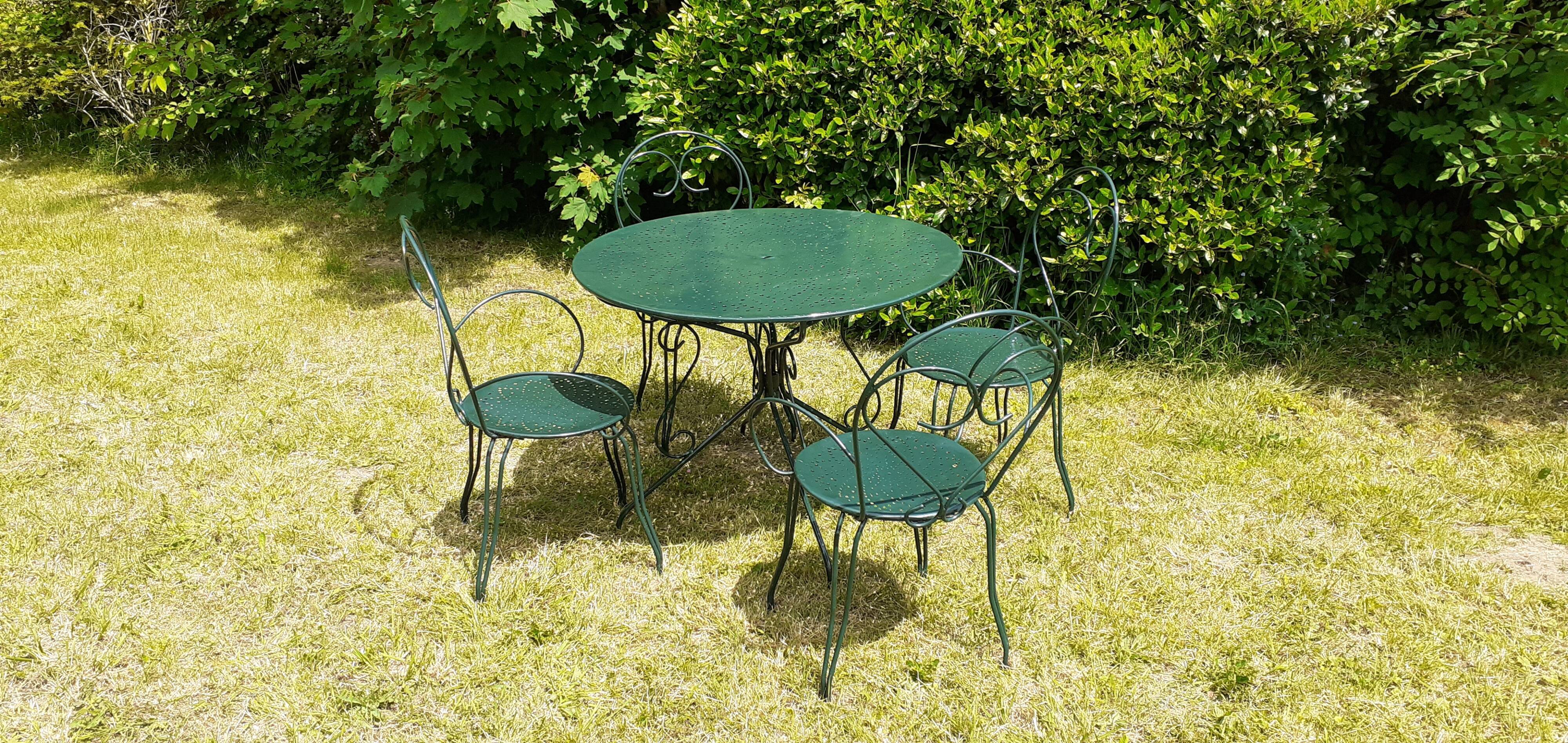 Garden furniture 1 table 4 armchairs wrought iron old green wagon
