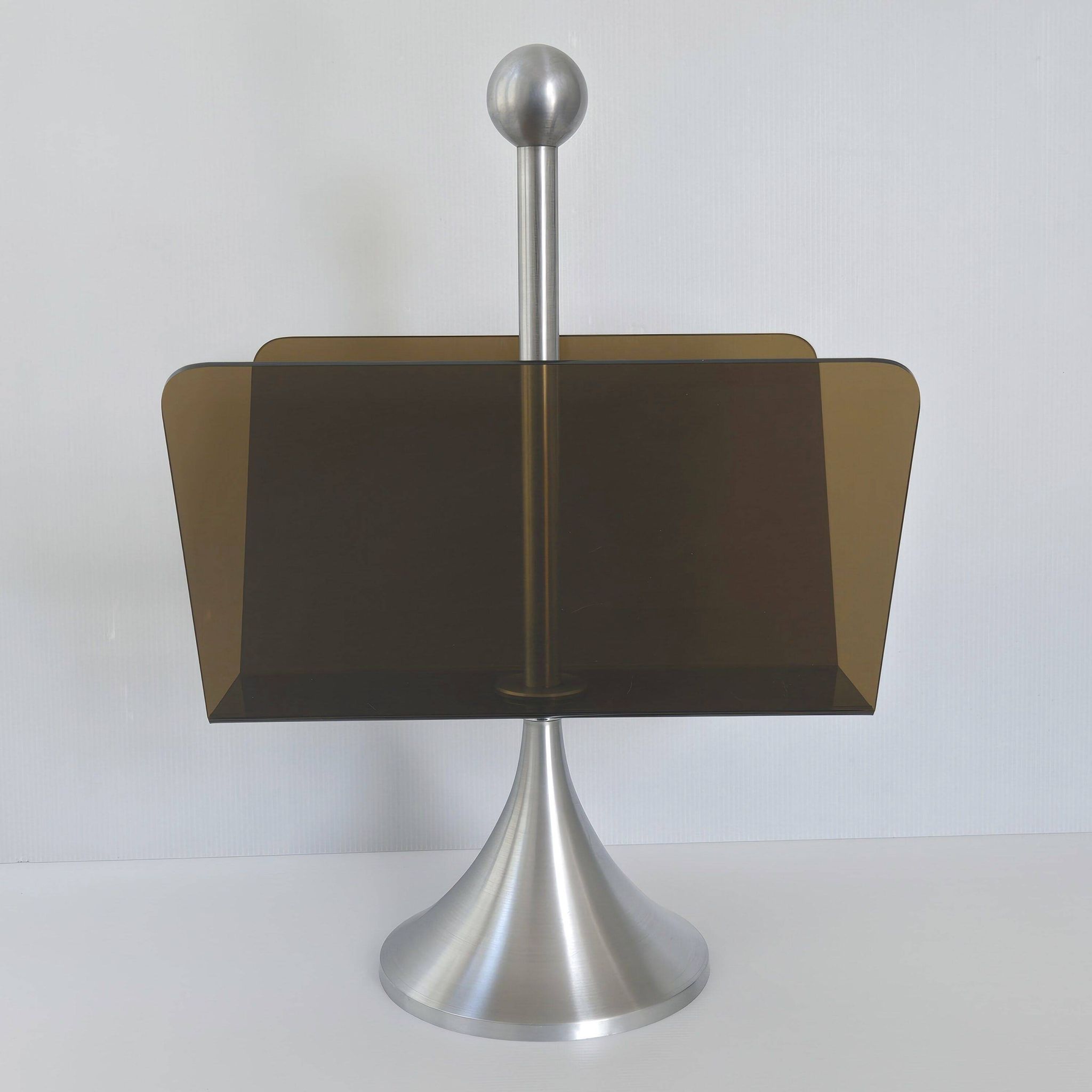 Porte-revues en plexiglas et acier brossé, 1970