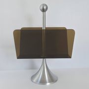 Porte-revues en plexiglas et acier brossé, 1970