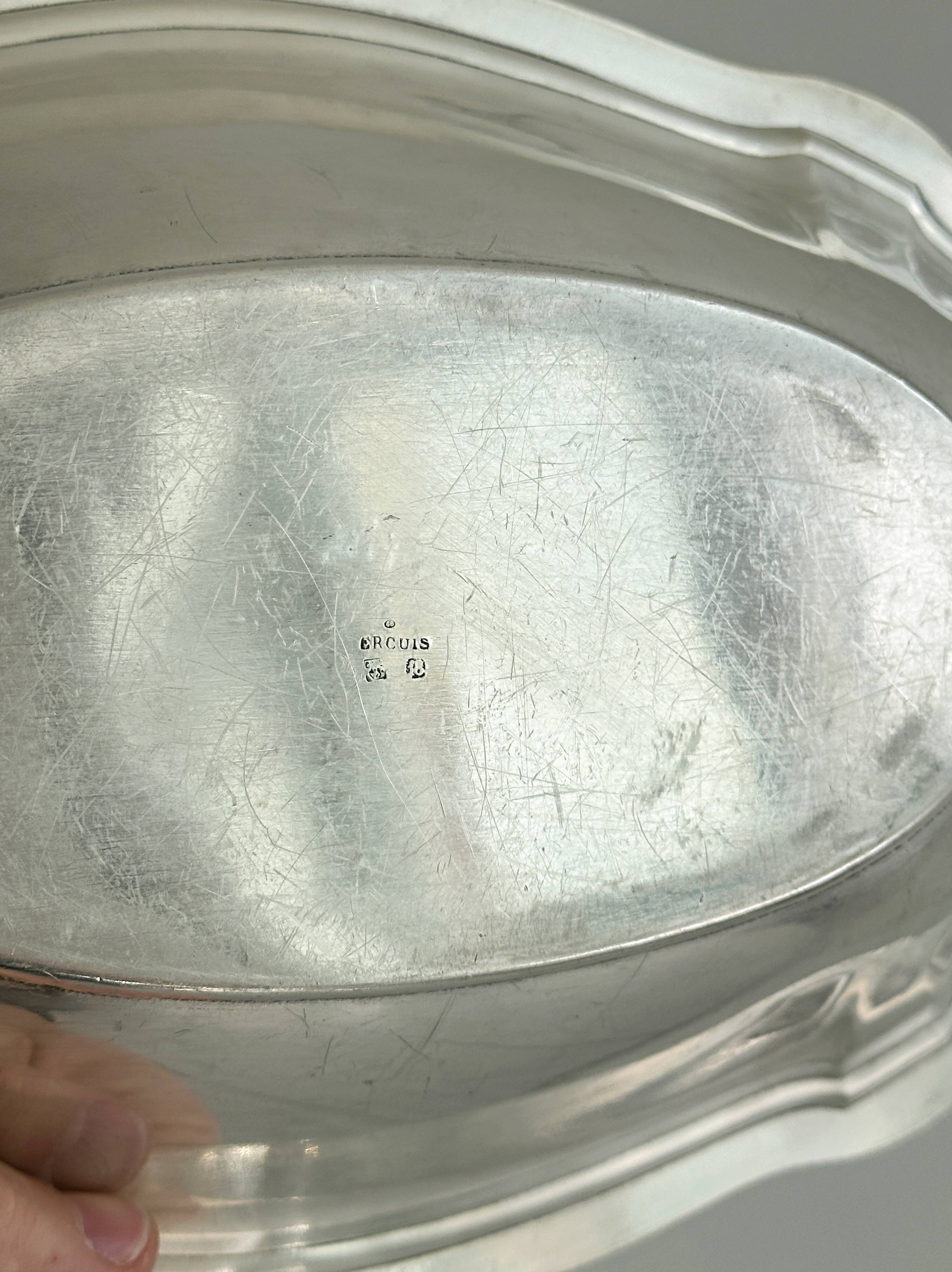 Shallow dish in silver-plated metal
