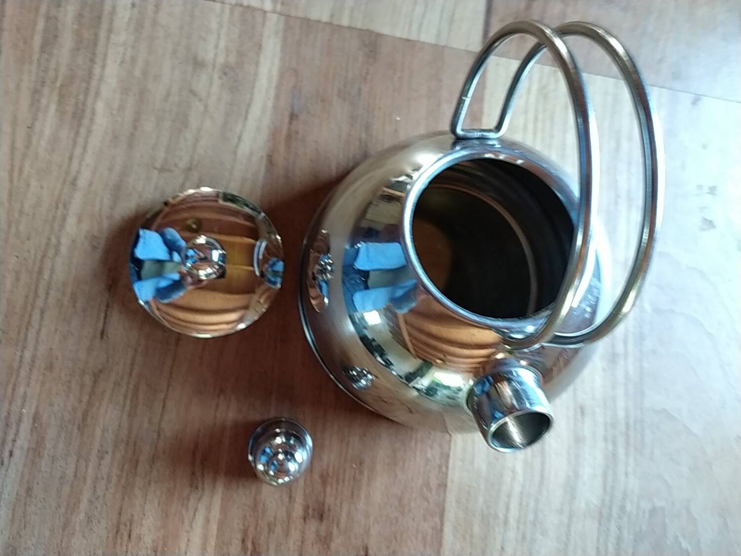 Demeyere 2.5 L whistling kettle.