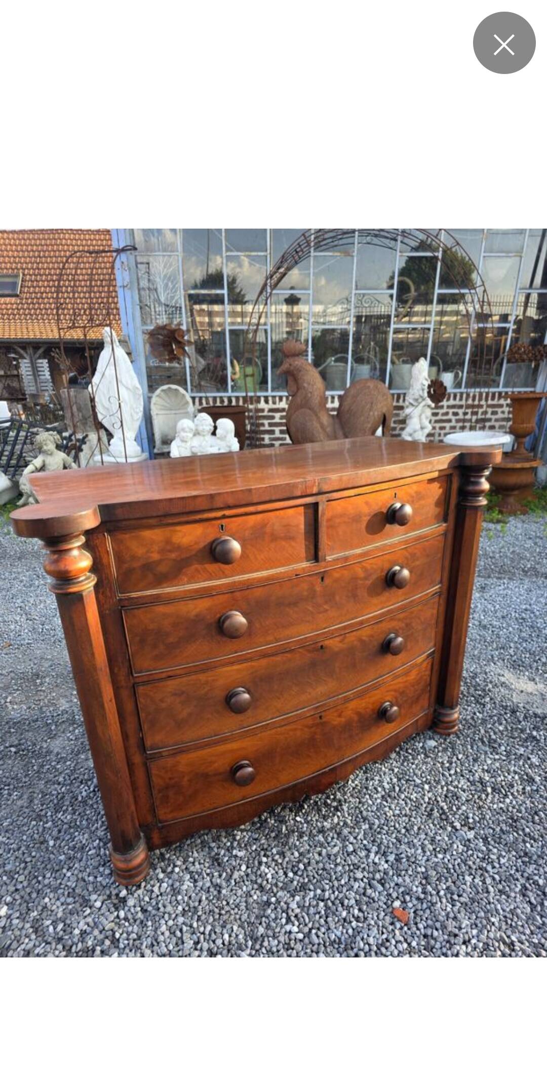 Commode galbée ancienne en acajou