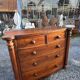 Commode galbée ancienne en acajou