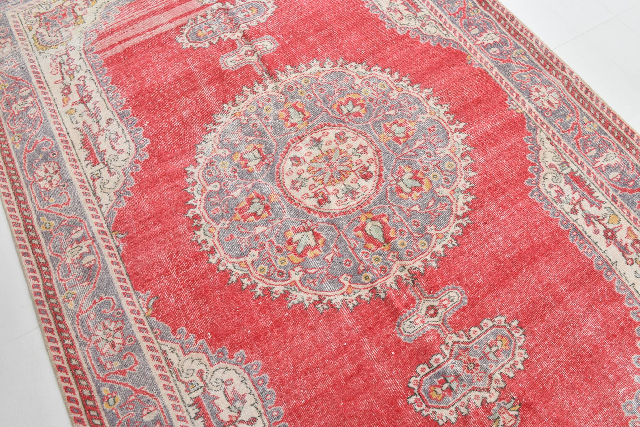 Red & Cream Classic Turkish Vintage Rug, 205x310Cm