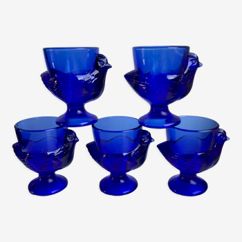 Lot de 5 coquetiers modèle poule en verre couleur bleu roi années 70