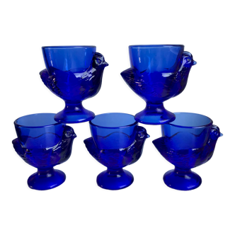 Lot de 5 coquetiers modèle poule en verre couleur bleu roi années 70