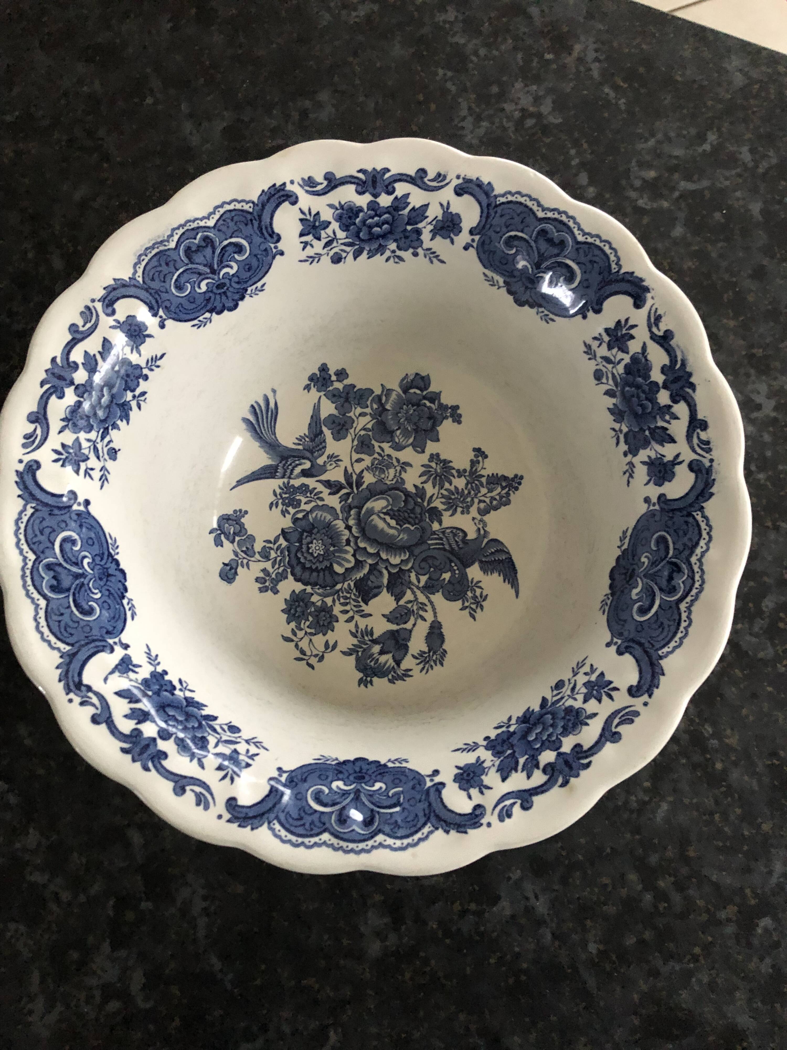 Staffordshire Ridgway porcelain salad bowl or dish model Windsor