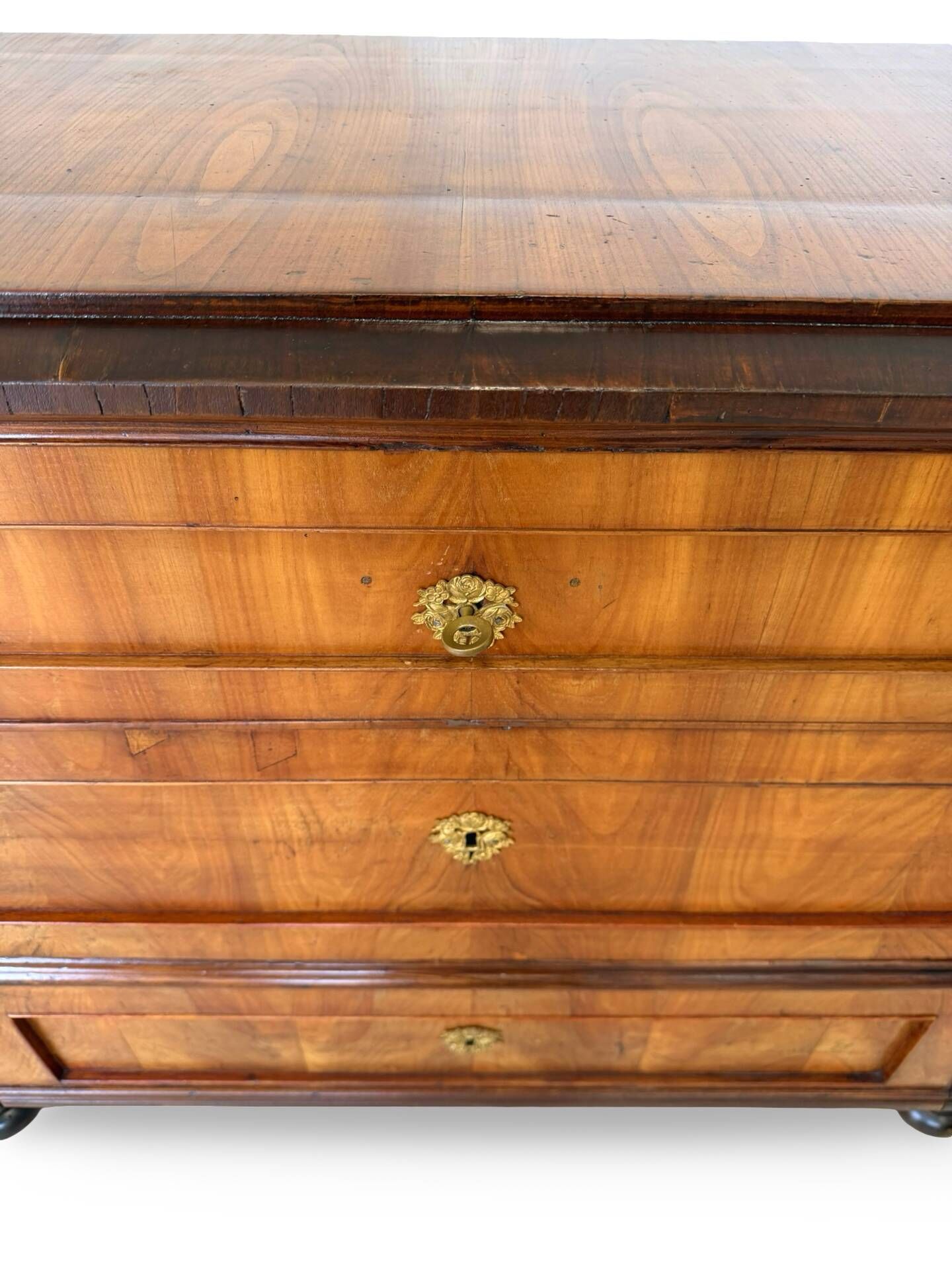 Small Antique walnut and walnut veneered Chest of Drawers – Neoclassic