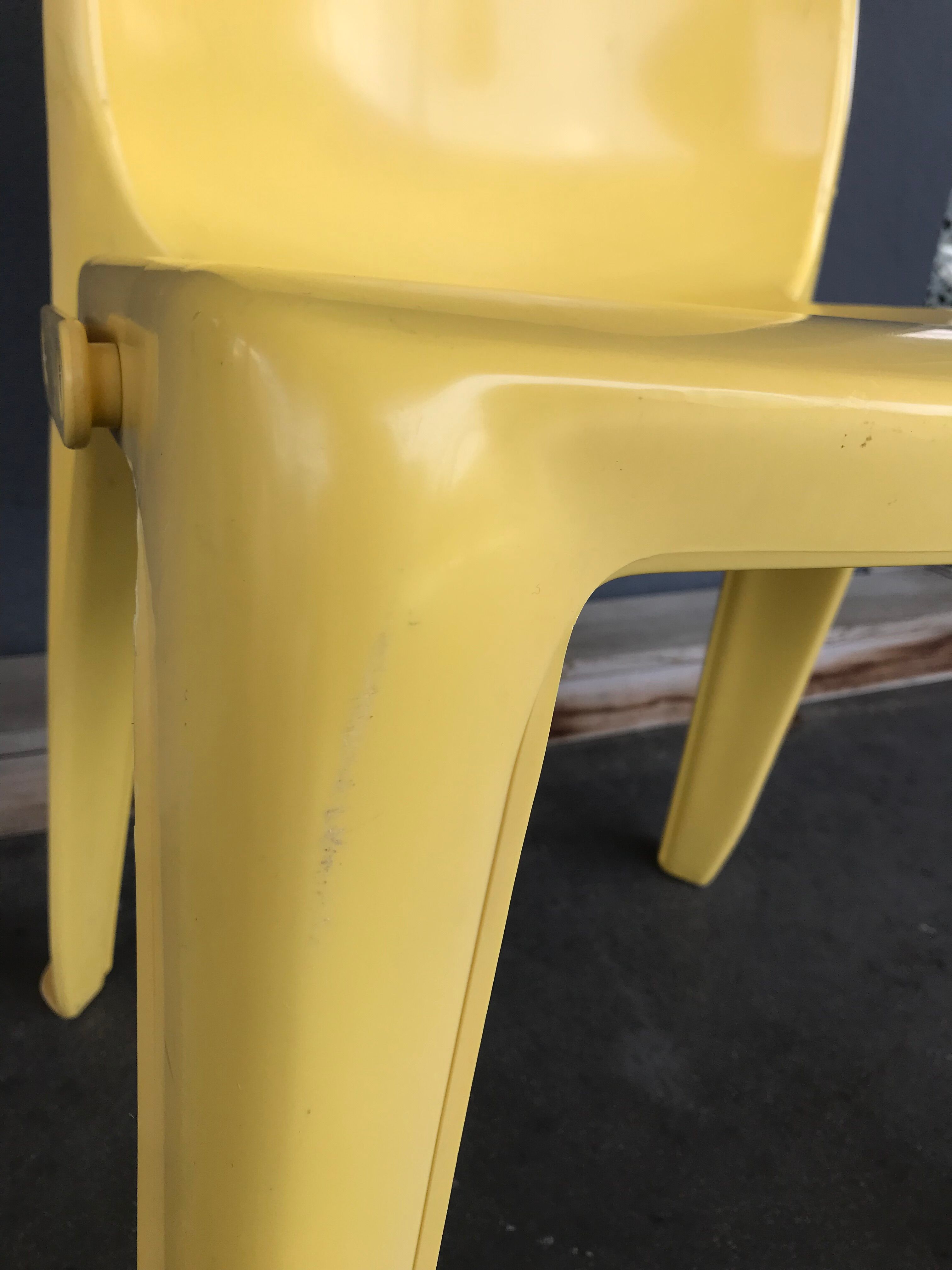 Monobloc chair Grosfillex 80's