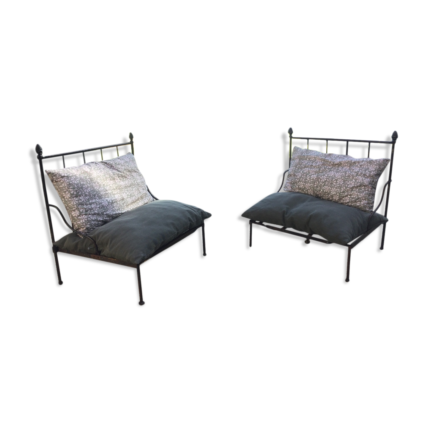 Set of 2 iron garden chairs